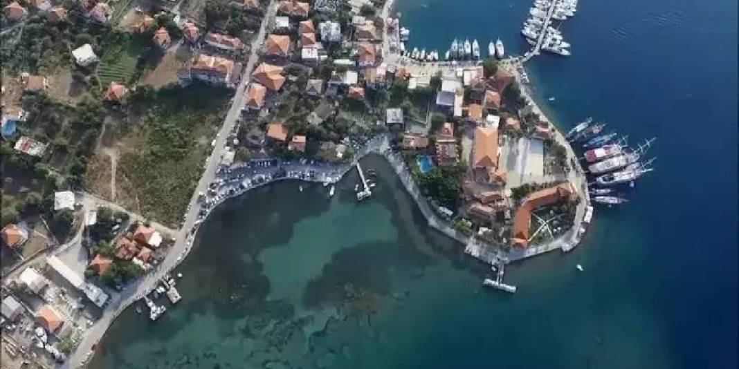 Urla’yı unutun, Seferihisar’ı geçin! Ortasından nehir geçen masalsı köy: Görenin nutku tutuluyor! 2